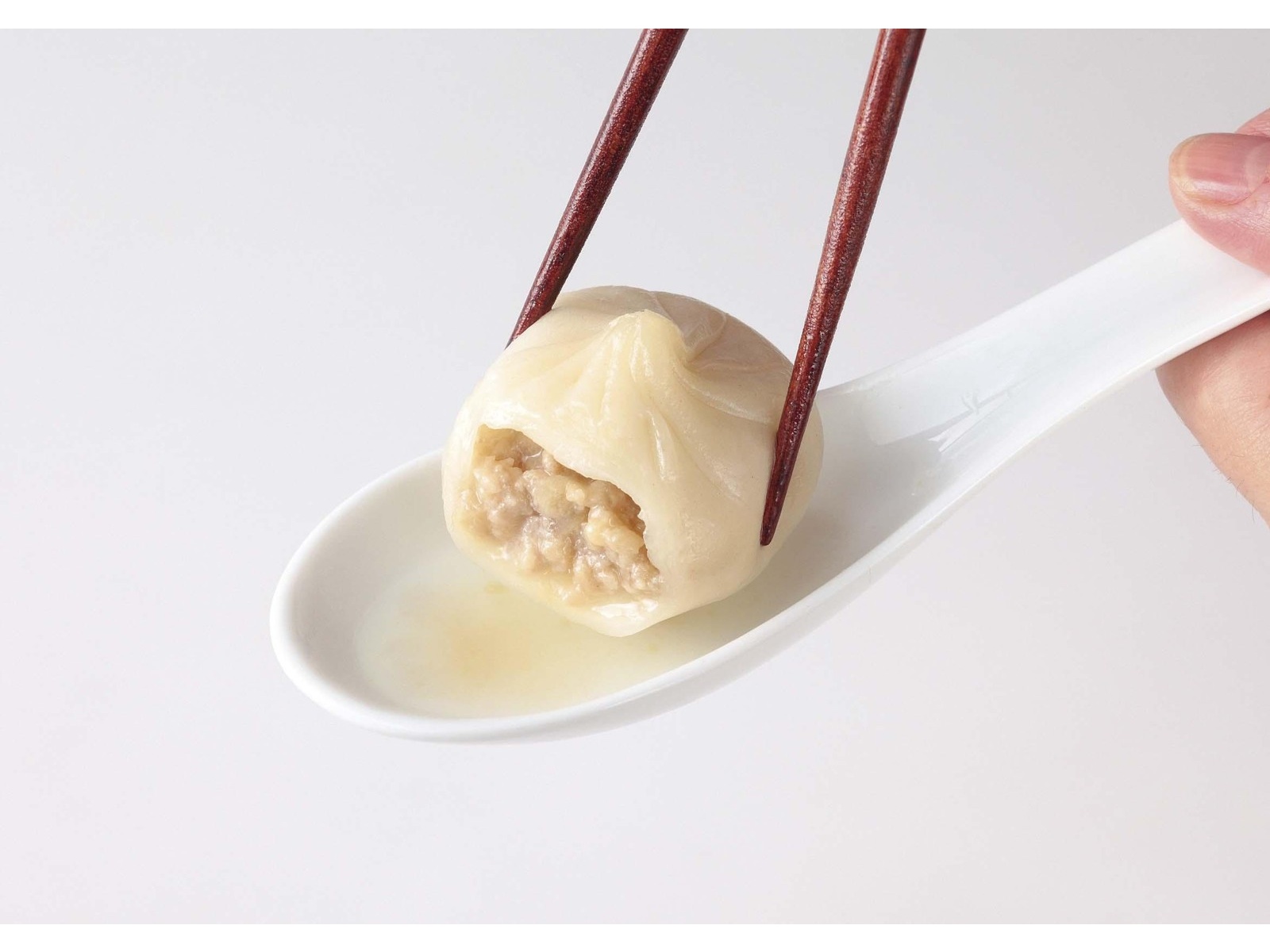 CO・OP 肉汁たっぷり小籠包 10コ入(250g)| コープこうべネット CO・OP 肉汁たっぷり小籠包 10コ入(250g)| コープこうべネット